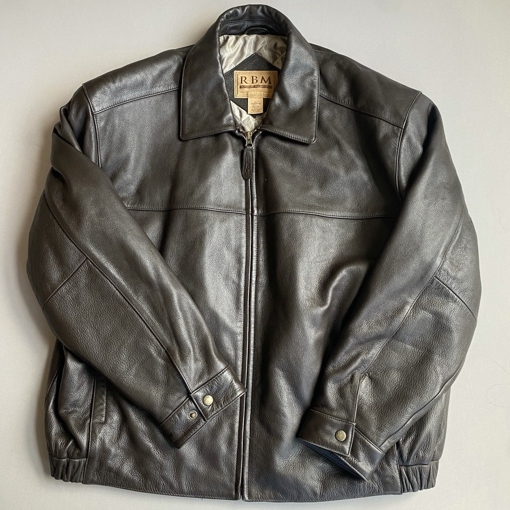 Super cute brown leather jacket!